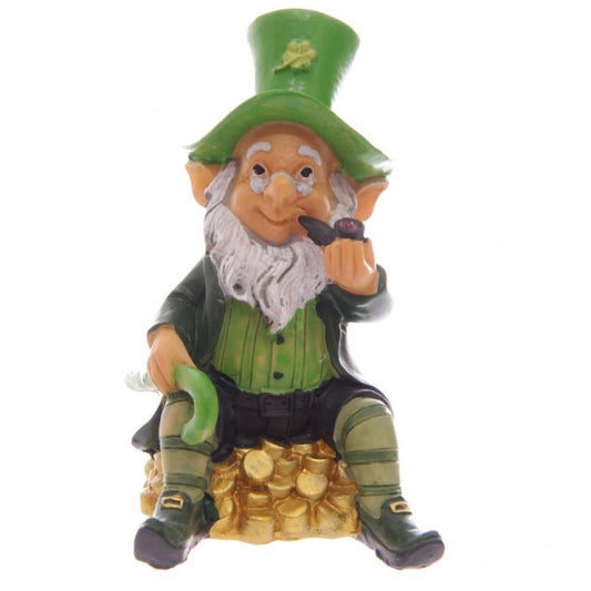 Leprechaun sur tas de pièces d'or